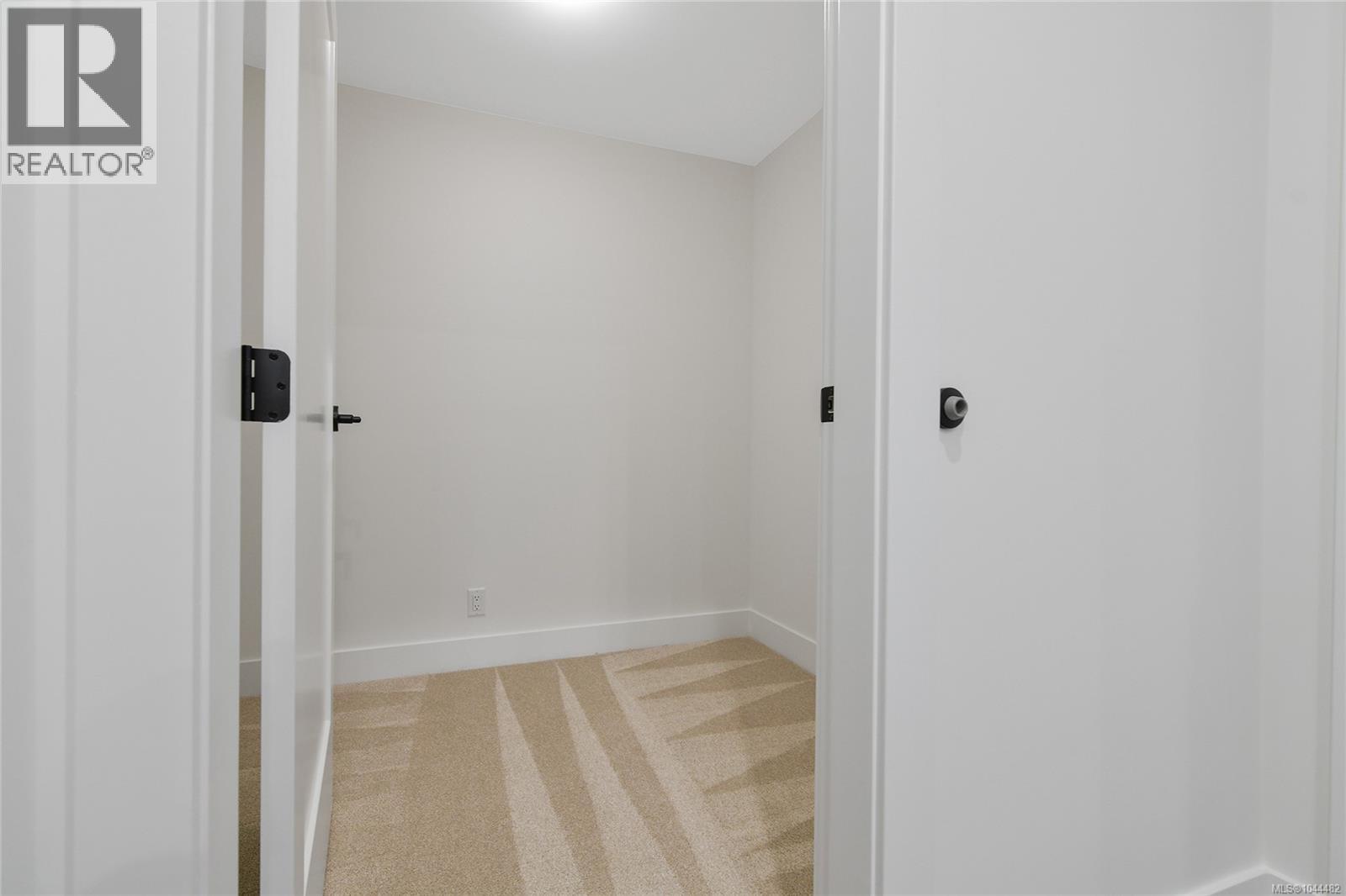306 1114 Samar Cres Property Photo 13