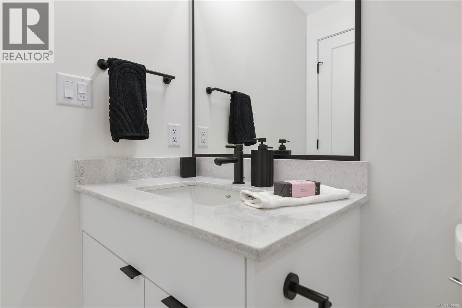 306 1114 Samar Cres Property Photo 17
