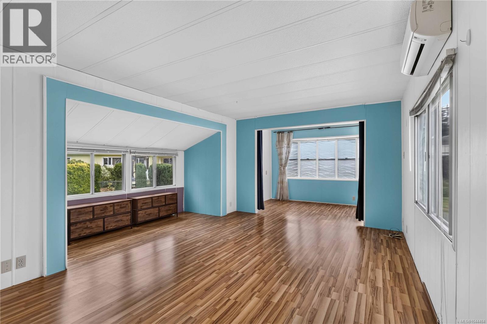 16 2607 Selwyn Rd Property Photo 6
