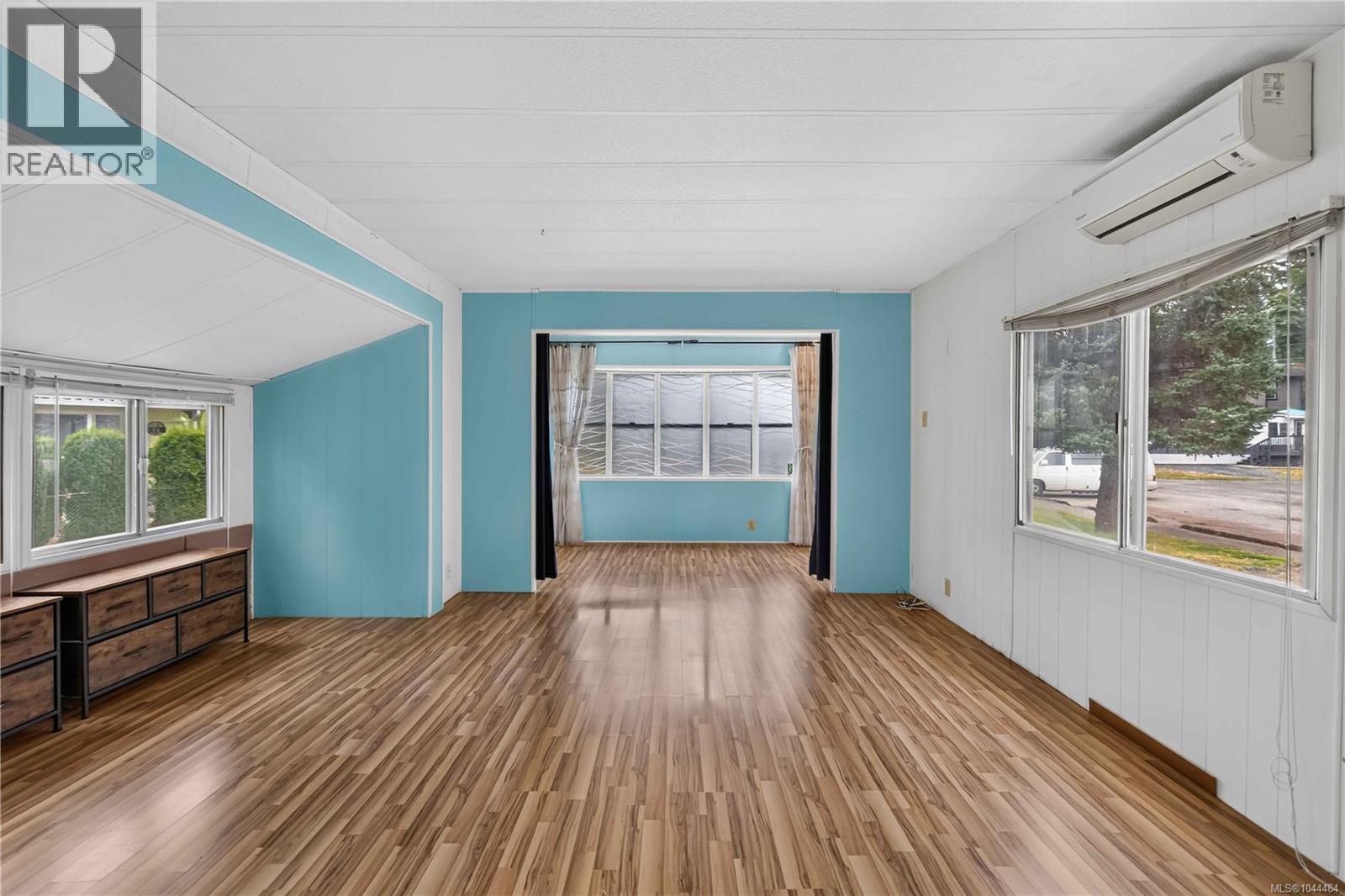 16 2607 Selwyn Rd Property Photo 9