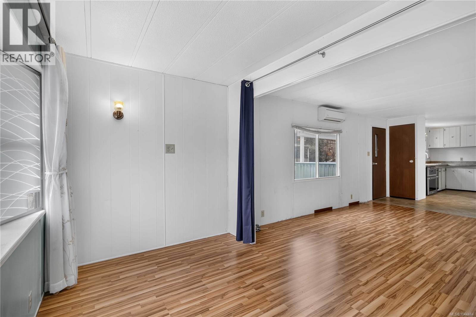 16 2607 Selwyn Rd Property Photo 11