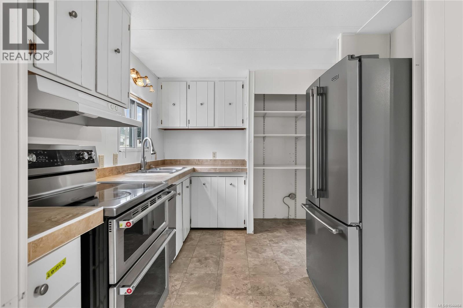 16 2607 Selwyn Rd Property Photo 12