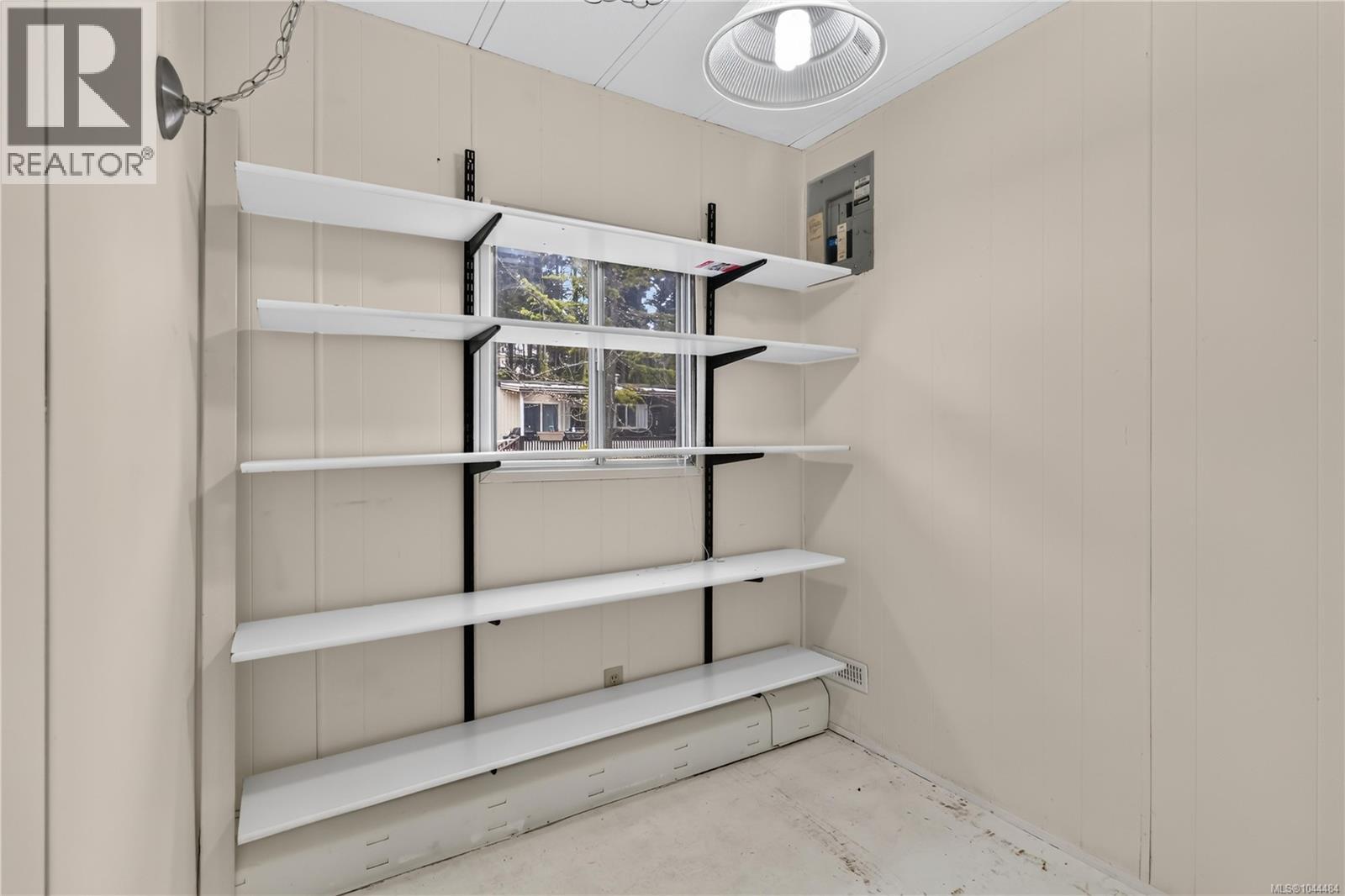16 2607 Selwyn Rd Property Photo 15