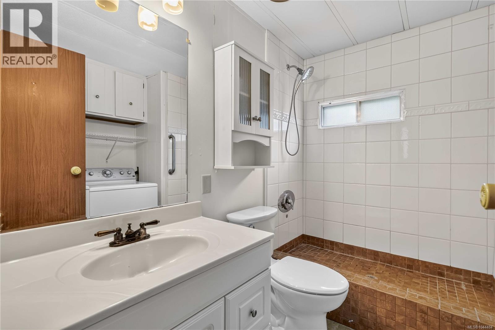 16 2607 Selwyn Rd Property Photo 17