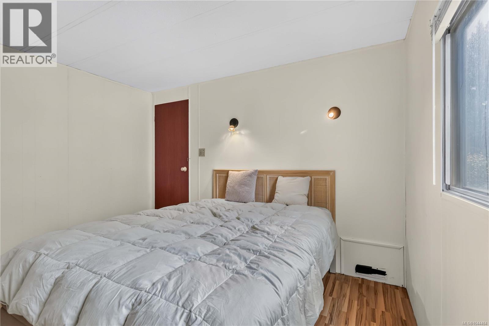 16 2607 Selwyn Rd Property Photo 23