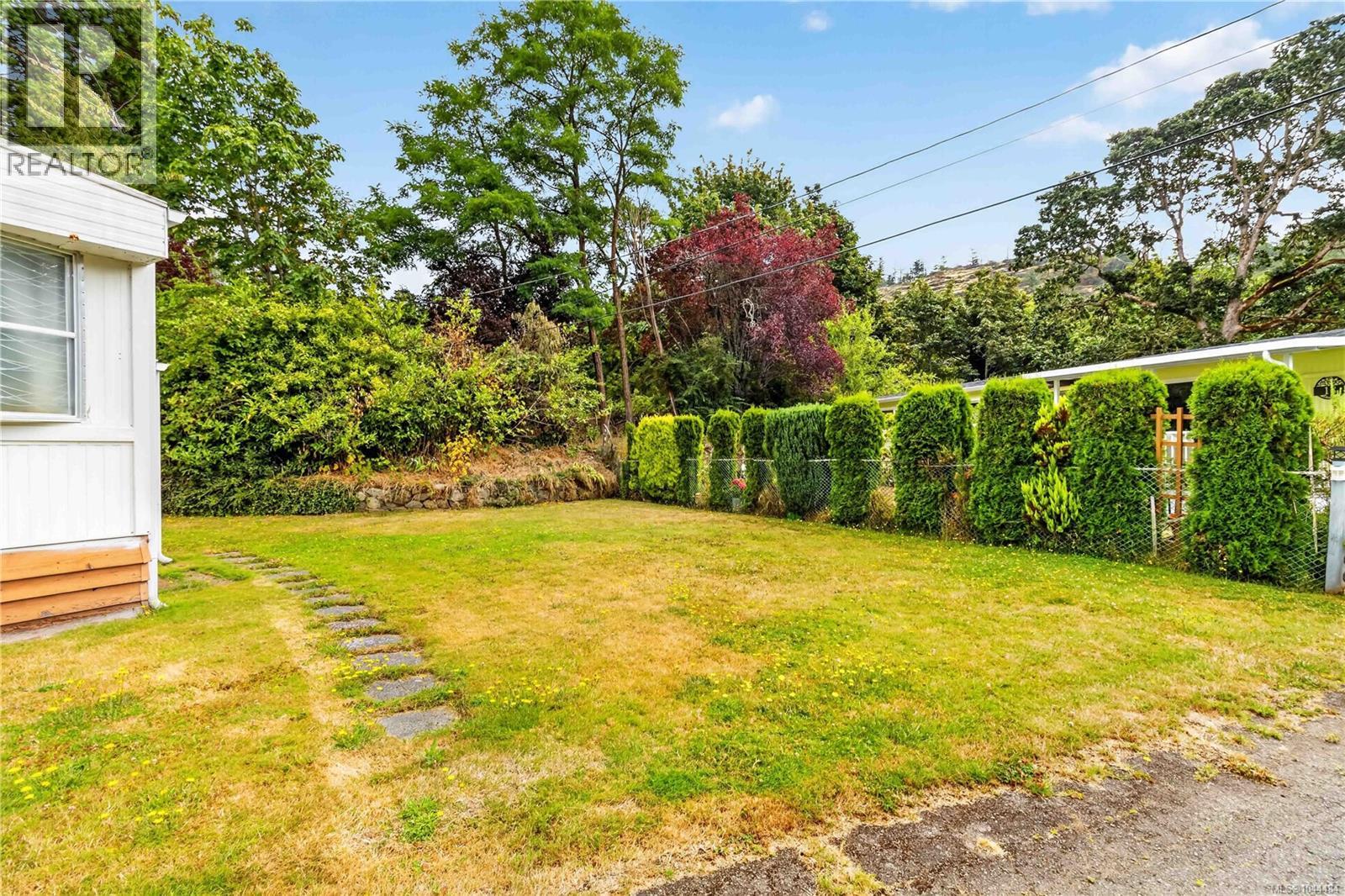 16 2607 Selwyn Rd Property Photo 26