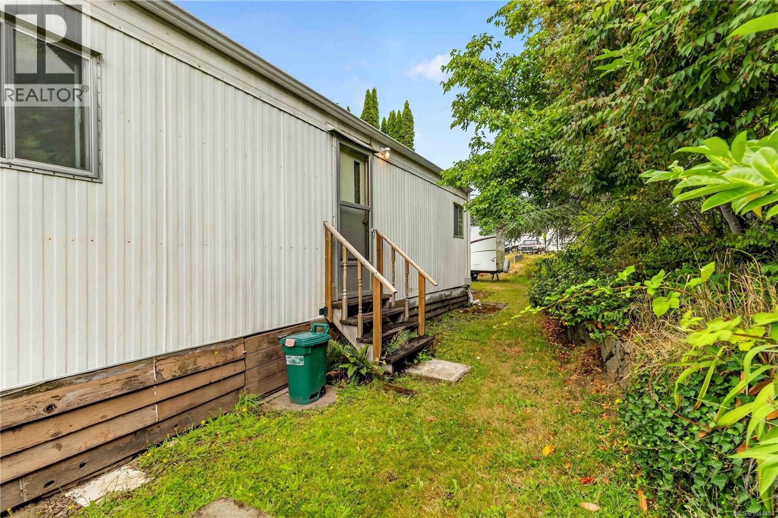 16 2607 Selwyn Rd Property Photo 27