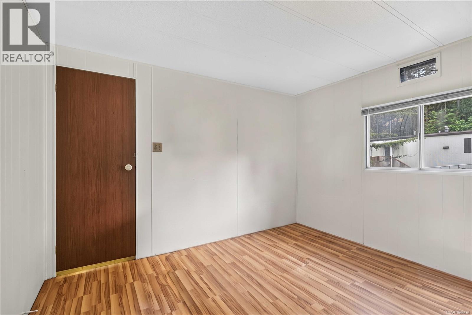 16 2607 Selwyn Rd Property Photo 29