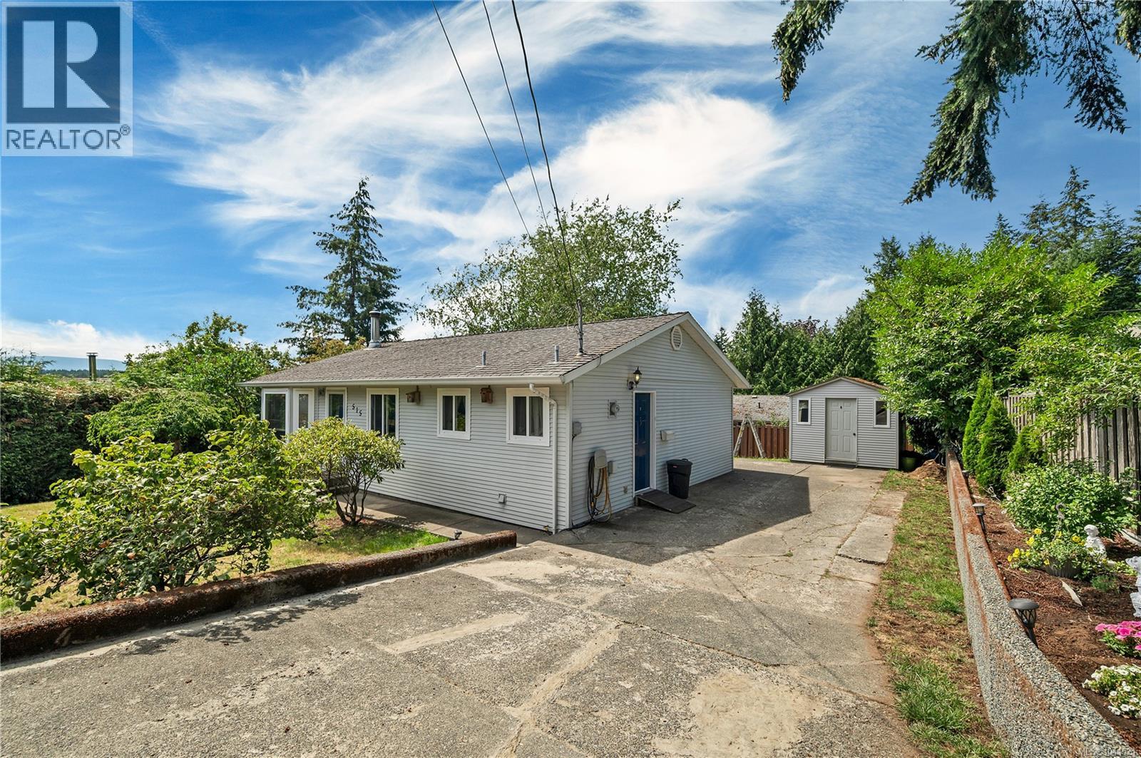 515 Oak Pl Property Photo 1