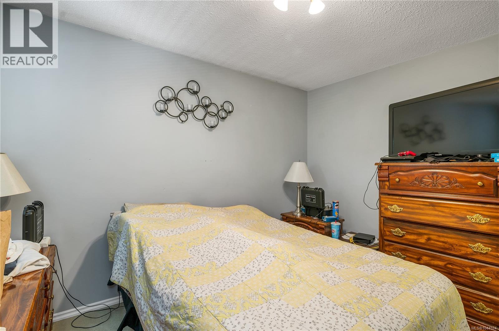 515 Oak Pl Property Photo 11