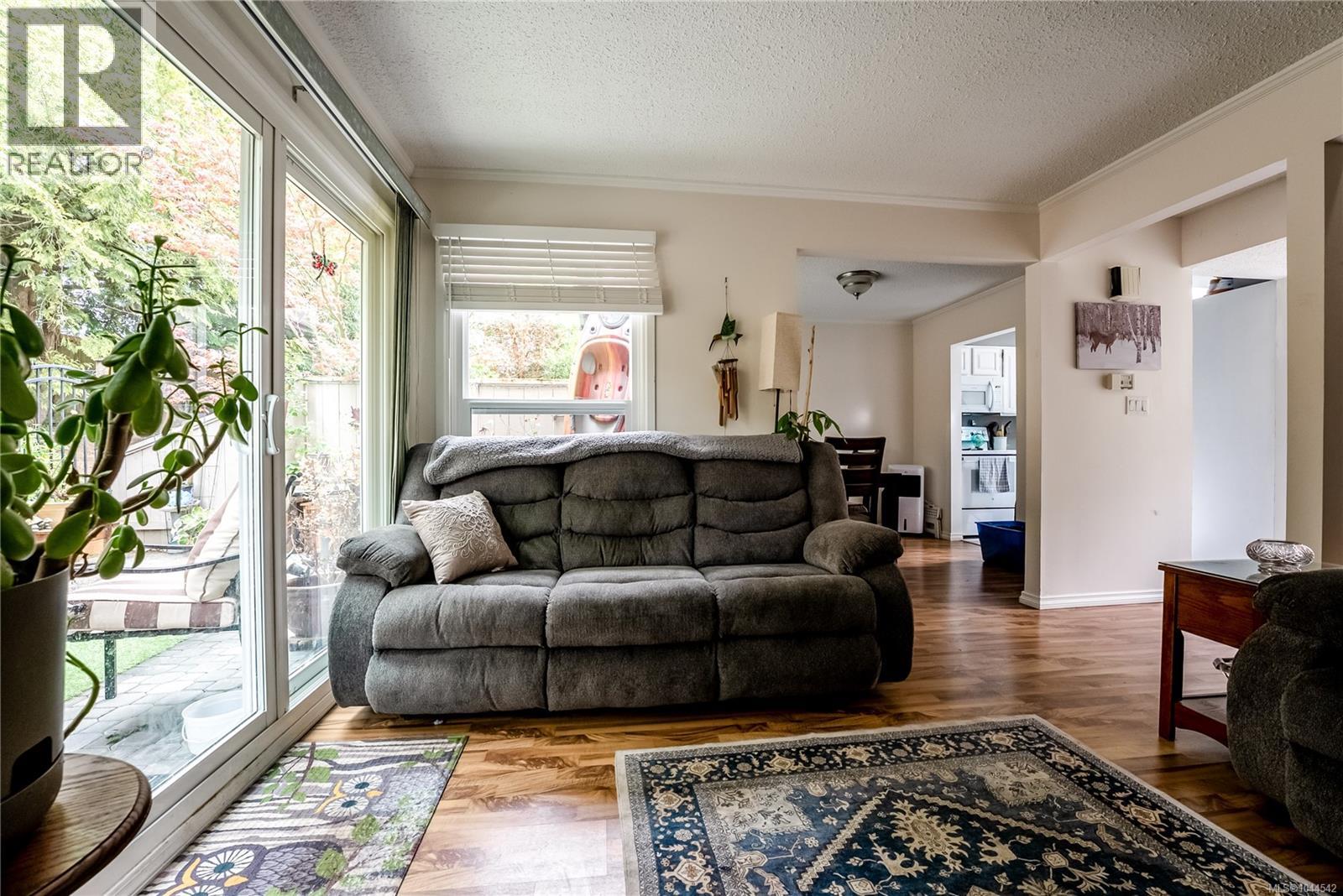 14 1184 Clarke Rd Property Photo 3