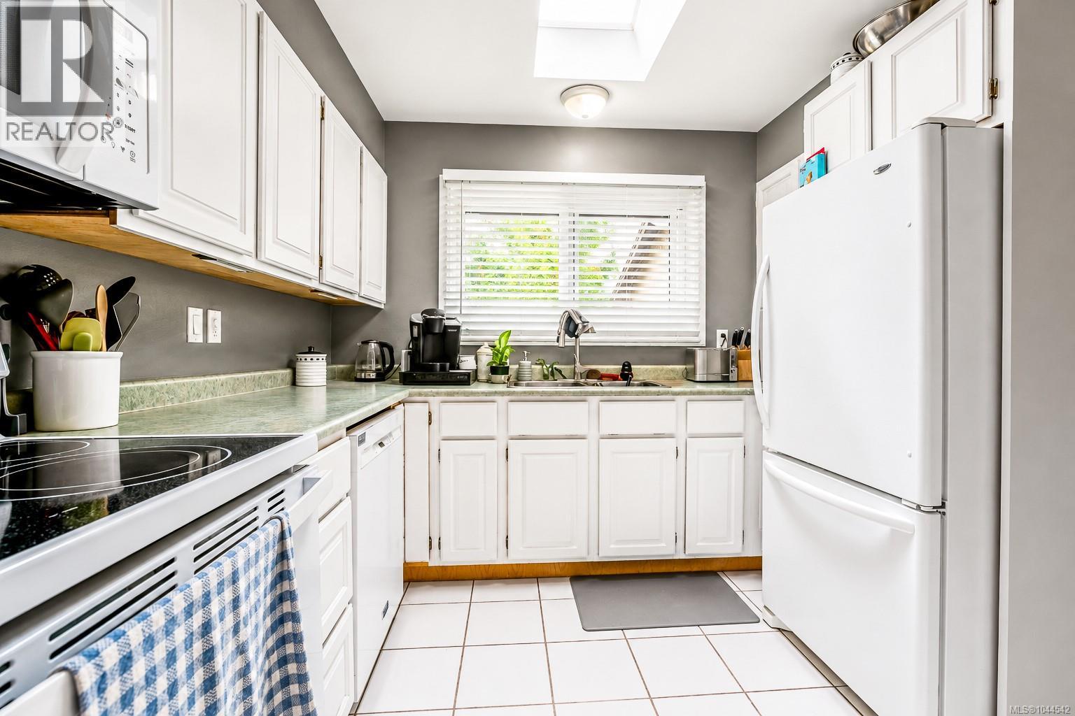 14 1184 Clarke Rd Property Photo 5
