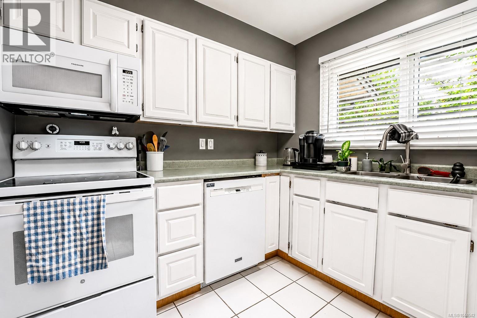 14 1184 Clarke Rd Property Photo 6