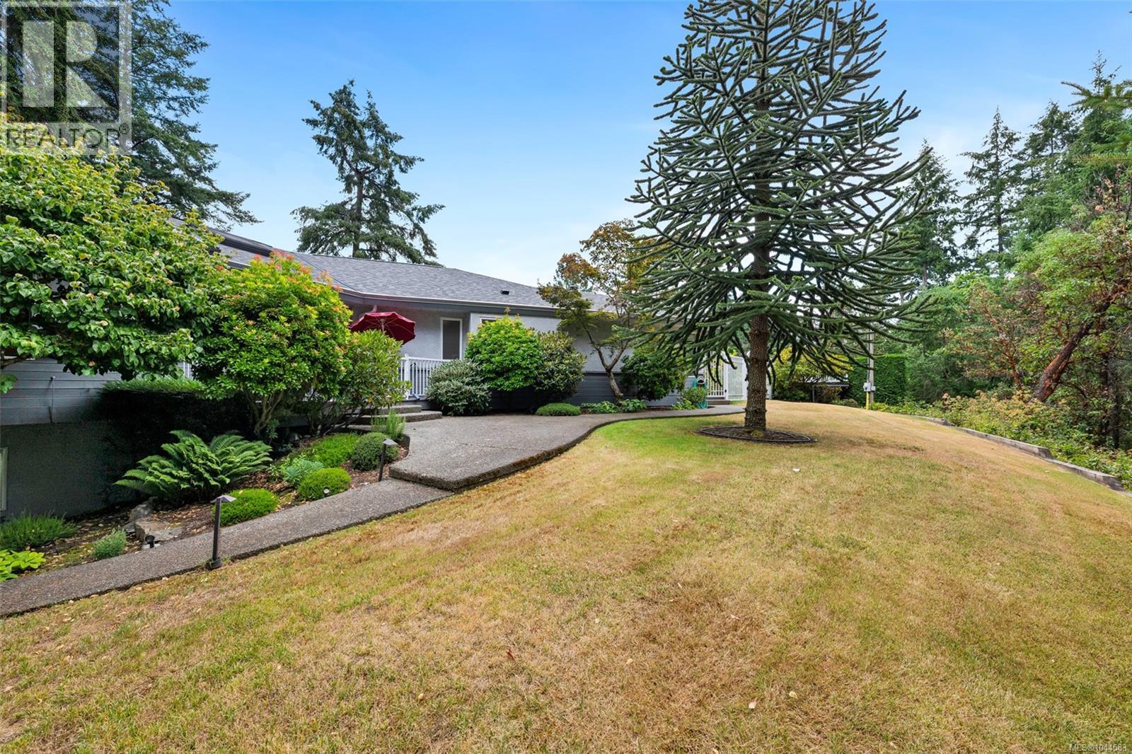 949 Pacific Pl Property Photo 1