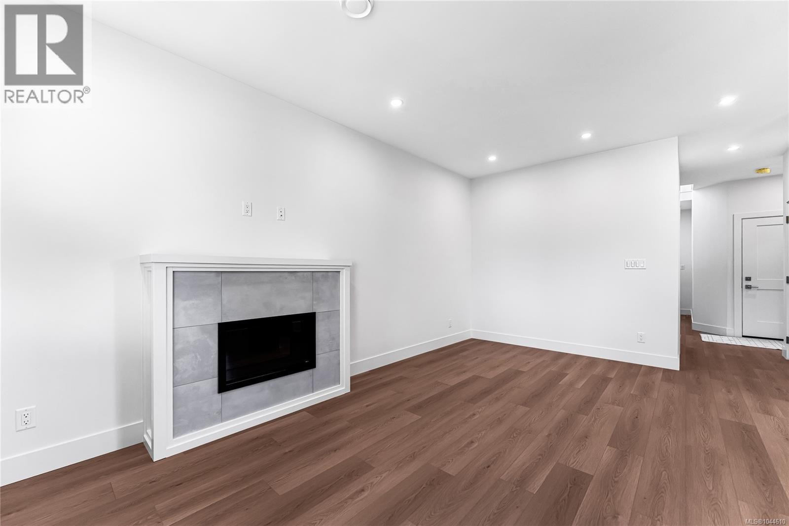 3847 Olympian Way Property Photo 13
