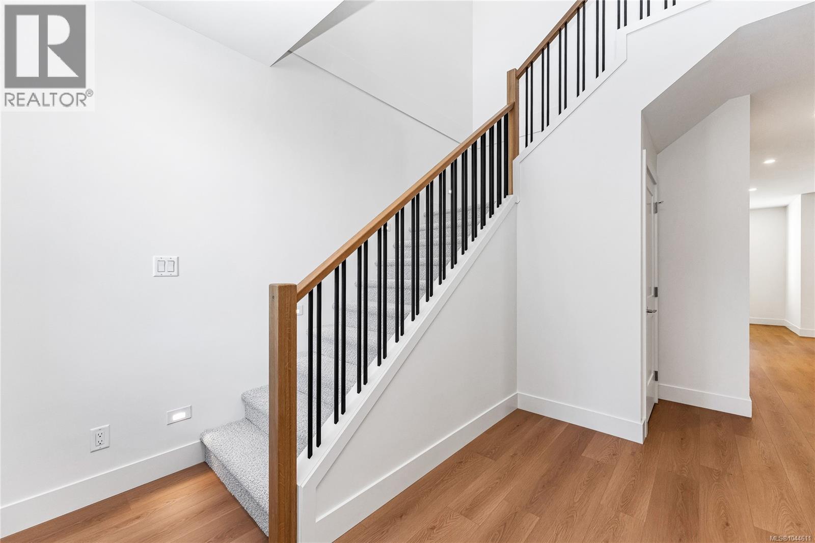 3849 Olympian Way Property Photo 15