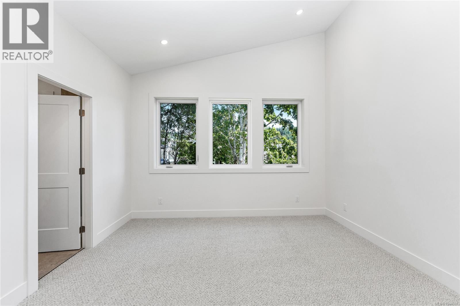 3849 Olympian Way Property Photo 17