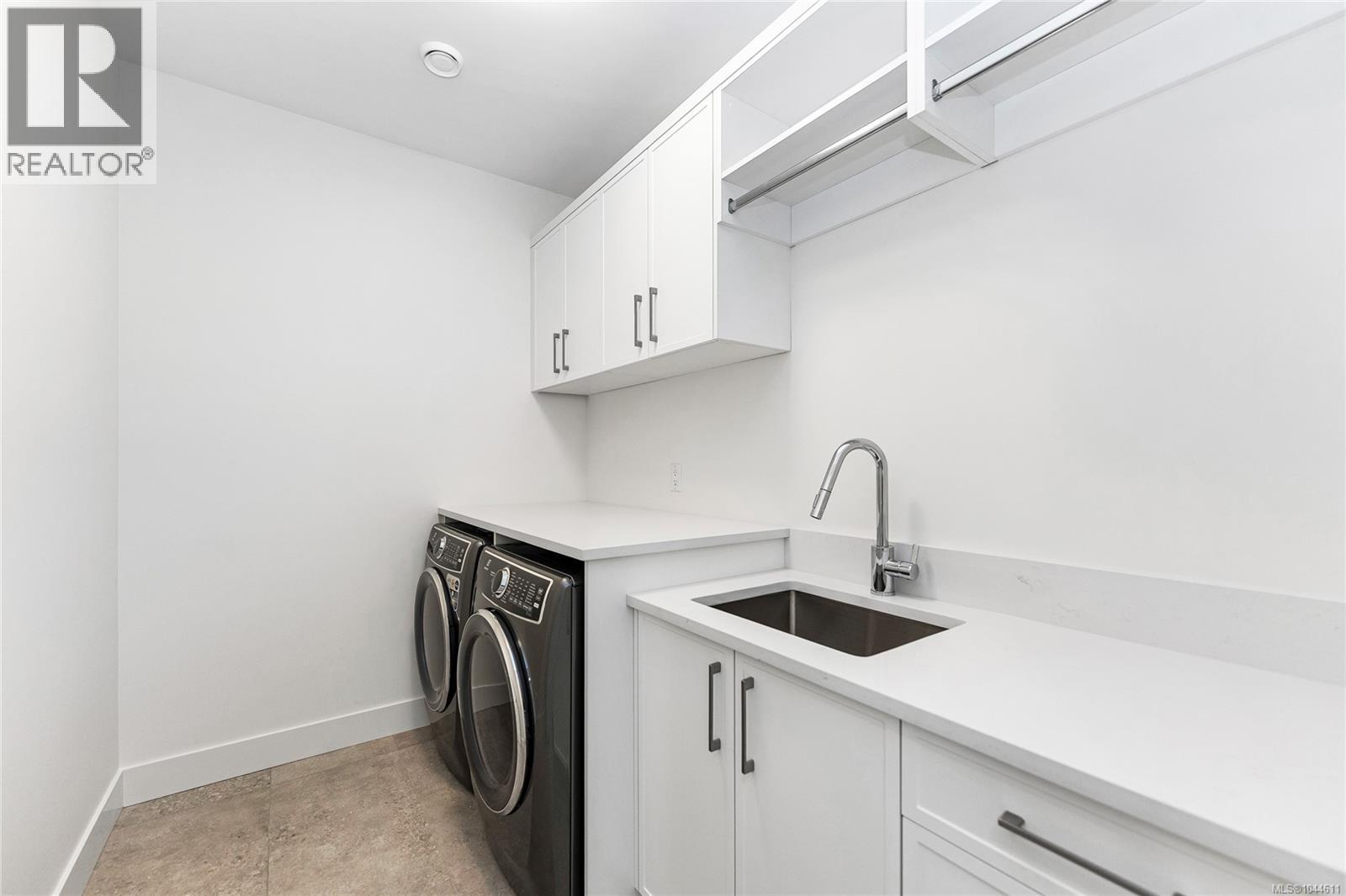3849 Olympian Way Property Photo 29