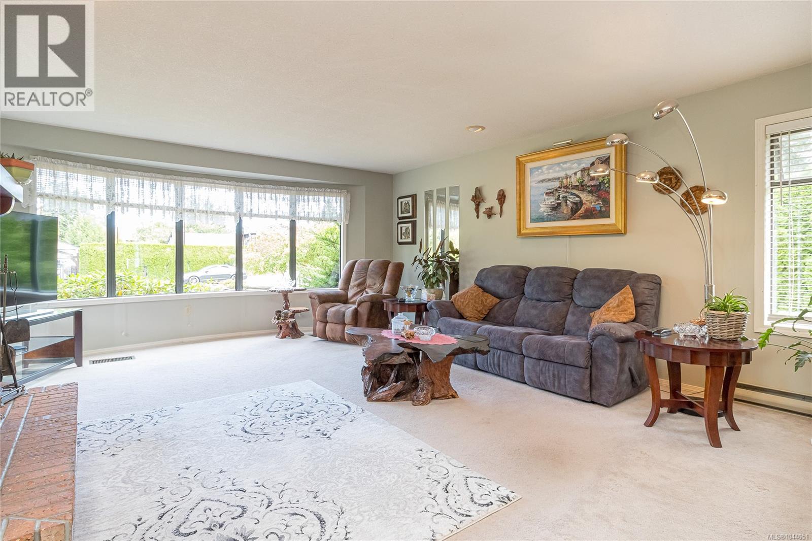 851 Breakwater Rd Property Photo 8