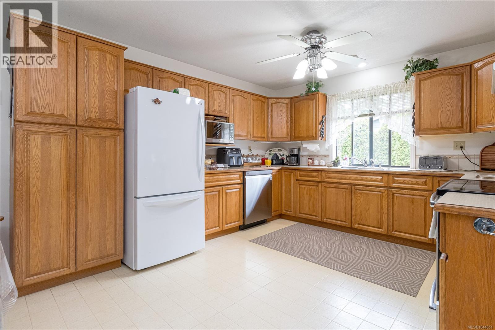 851 Breakwater Rd Property Photo 12
