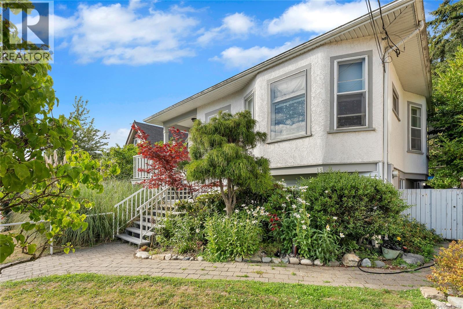 384 Burnside Rd E