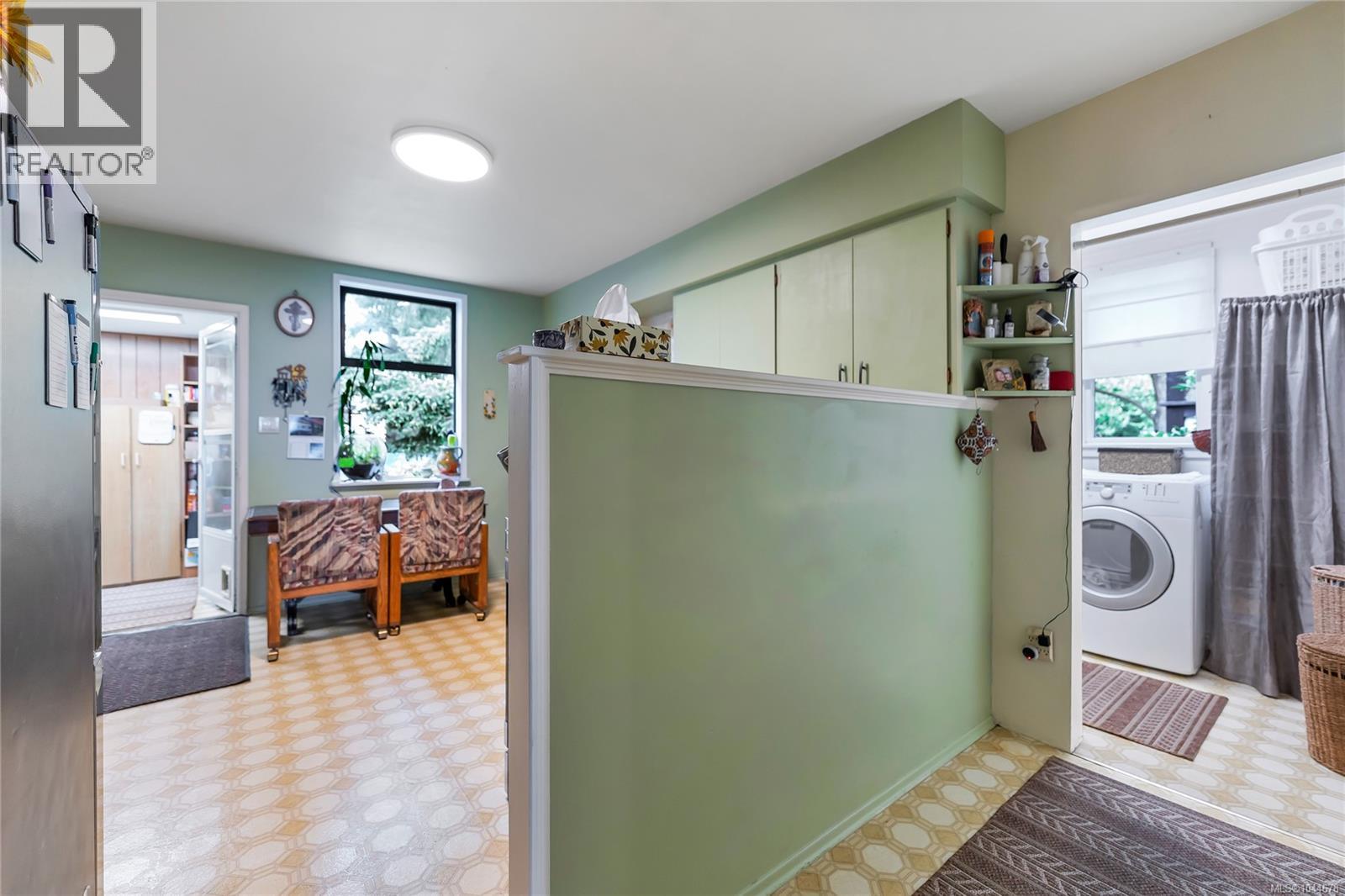 384 Burnside Rd E Property Photo 15
