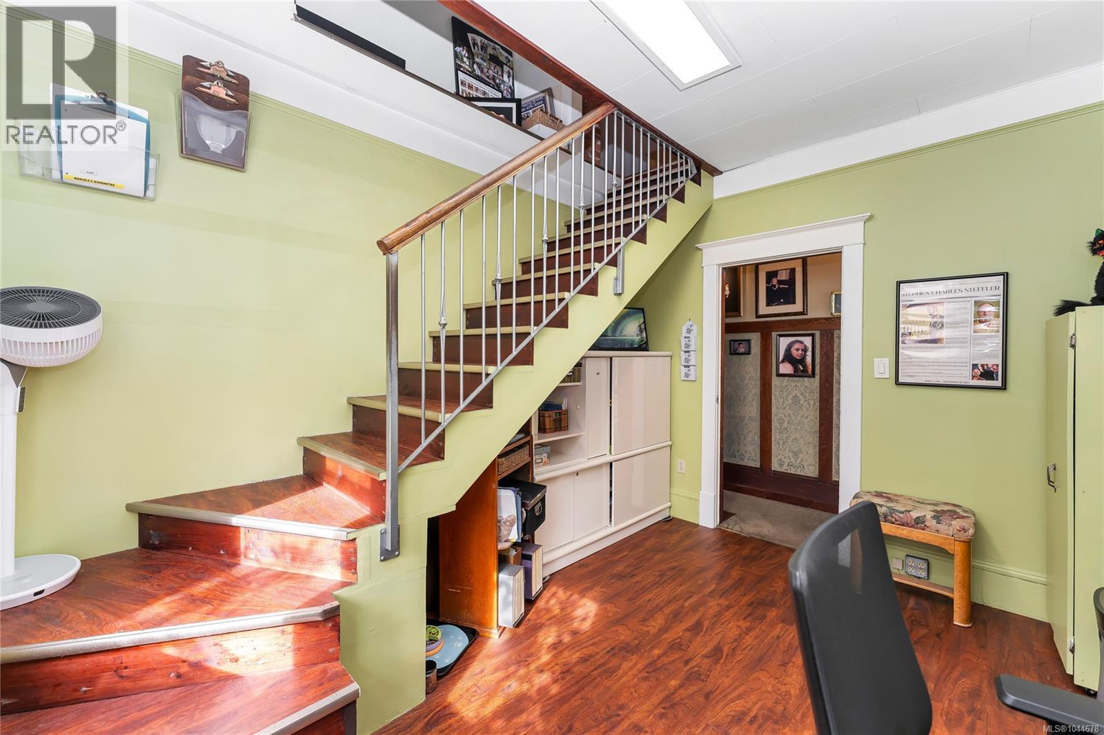 384 Burnside Rd E Property Photo 22