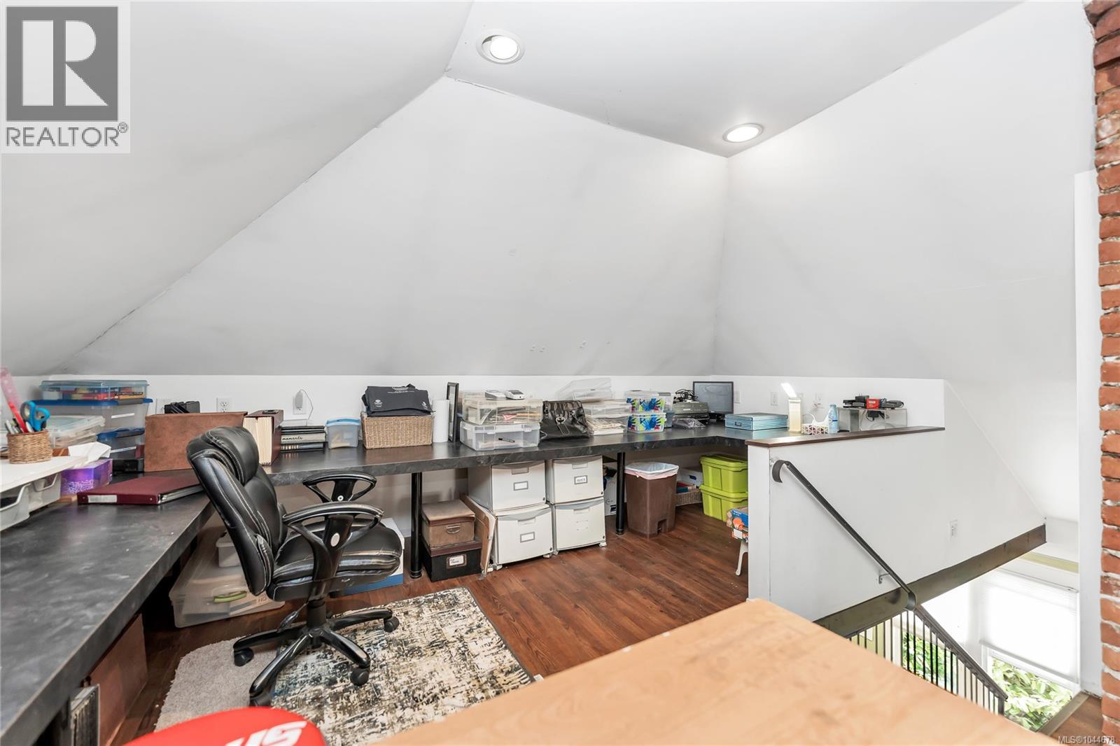 384 Burnside Rd E Property Photo 25