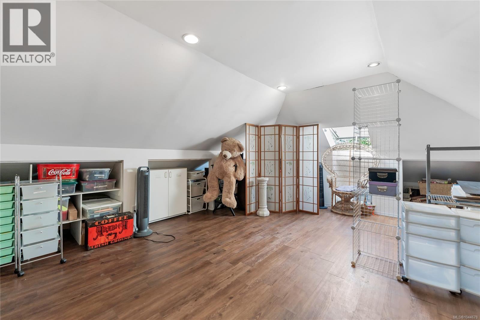 384 Burnside Rd E Property Photo 26