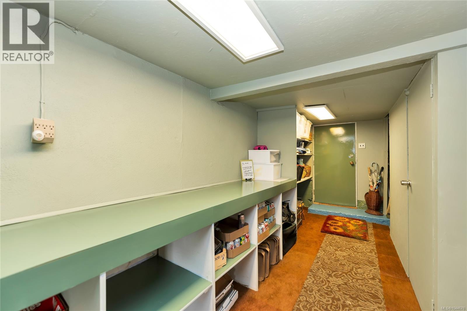 384 Burnside Rd E Property Photo 33