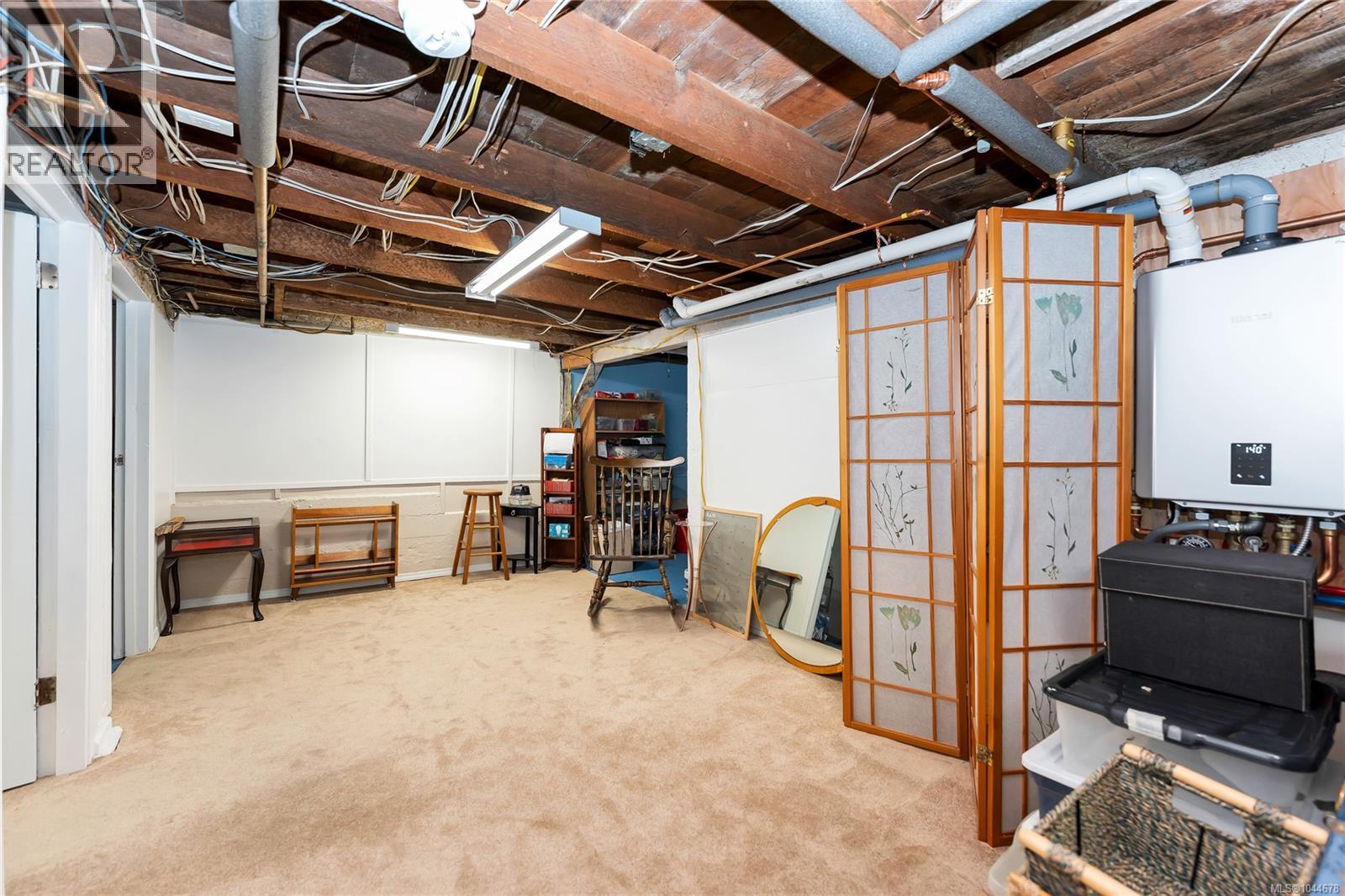 384 Burnside Rd E Property Photo 36