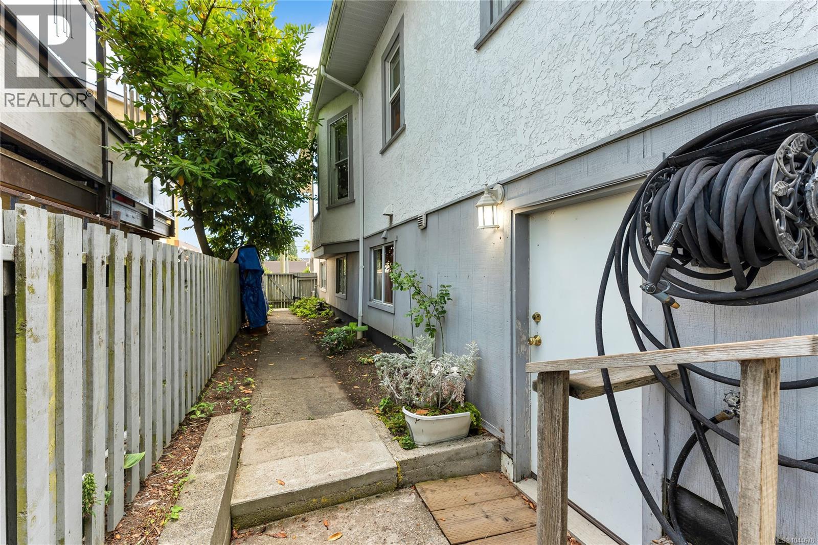 384 Burnside Rd E Property Photo 52