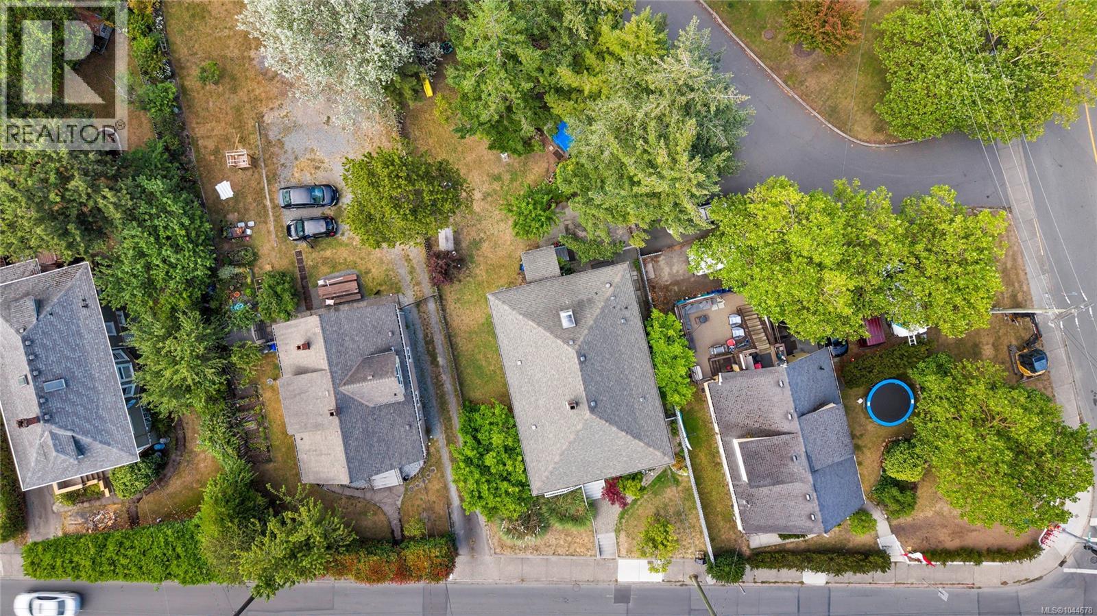 384 Burnside Rd E Property Photo 53