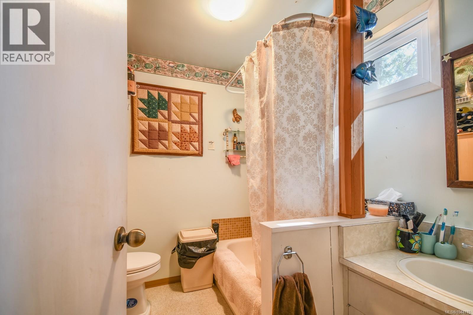 919 Salal Dr Property Photo 28