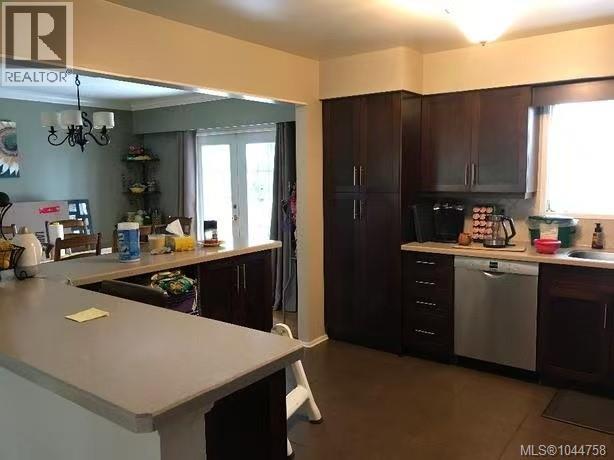 966 Haslam Ave Property Photo 7