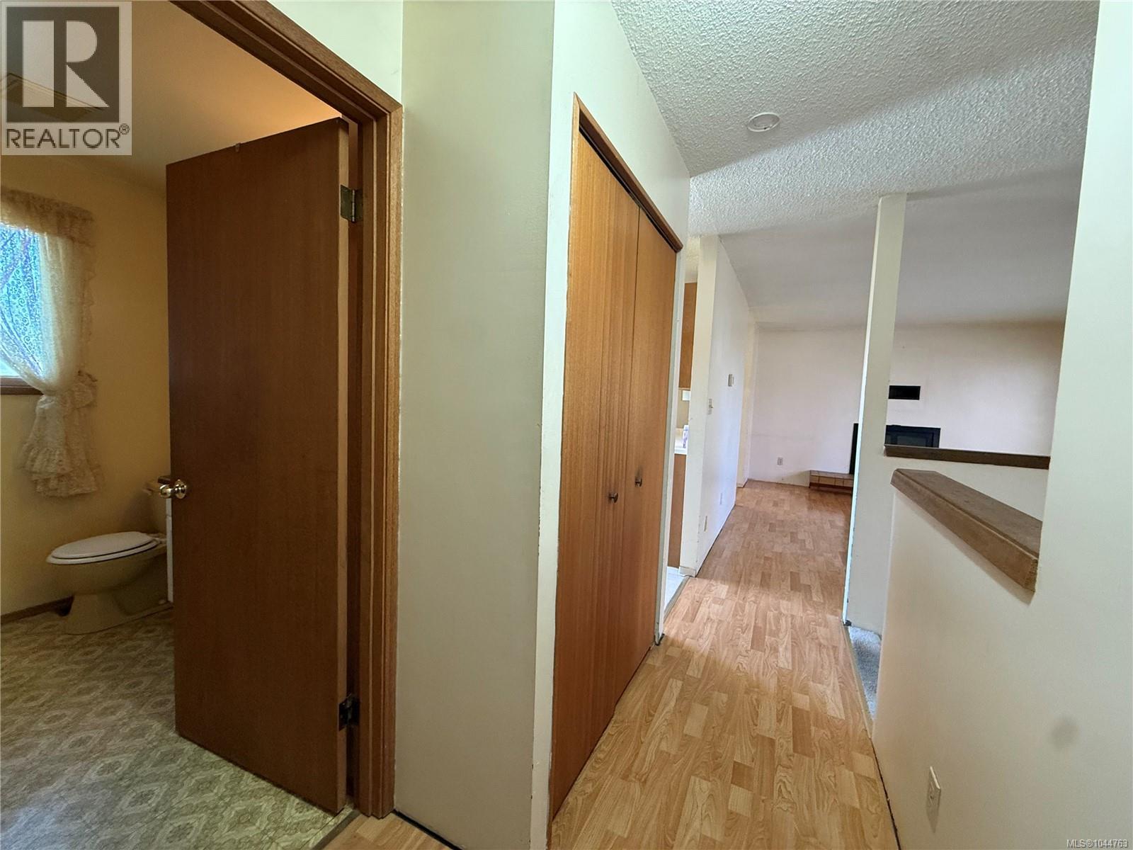 8845 Central St Property Photo 3
