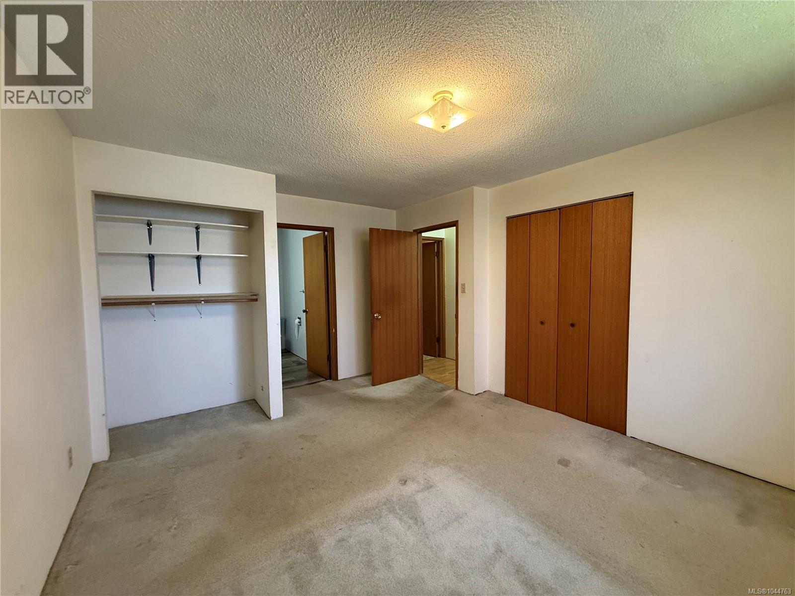 8845 Central St Property Photo 5