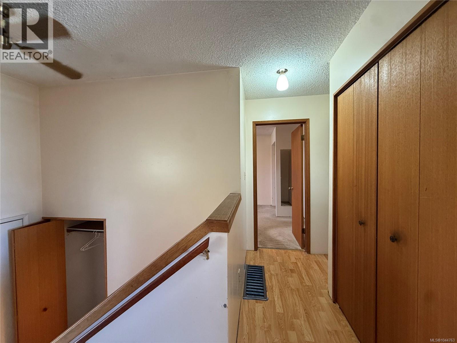 8845 Central St Property Photo 8