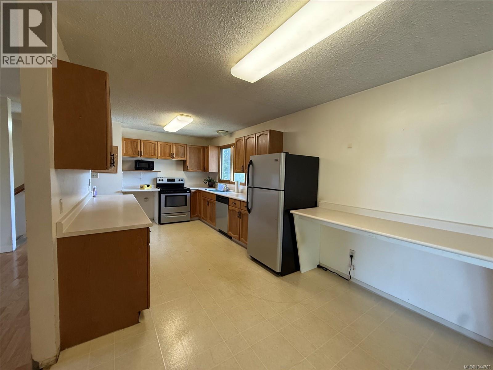 8845 Central St Property Photo 13