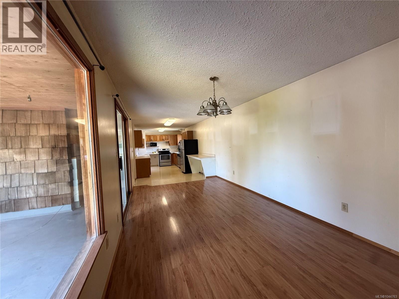 8845 Central St Property Photo 14