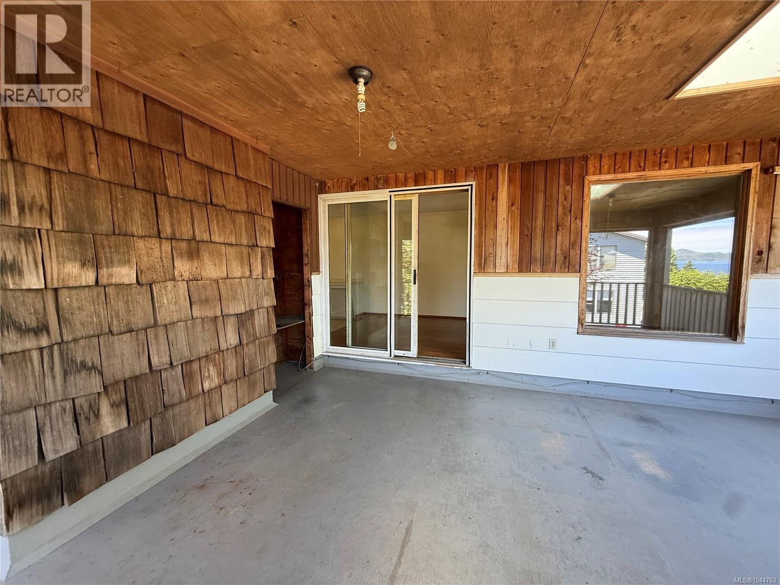8845 Central St Property Photo 15