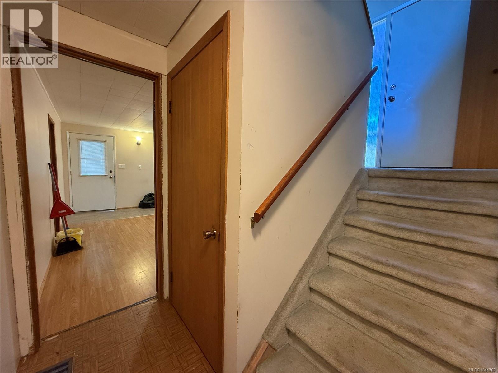 8845 Central St Property Photo 18
