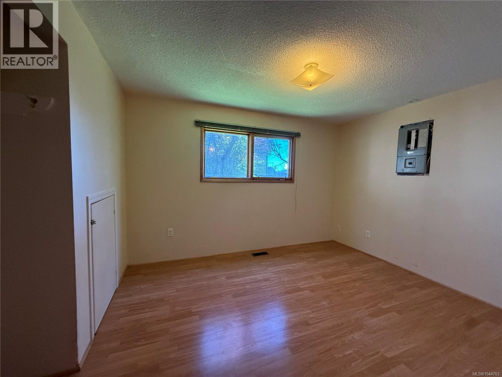 8845 Central St Property Photo 23