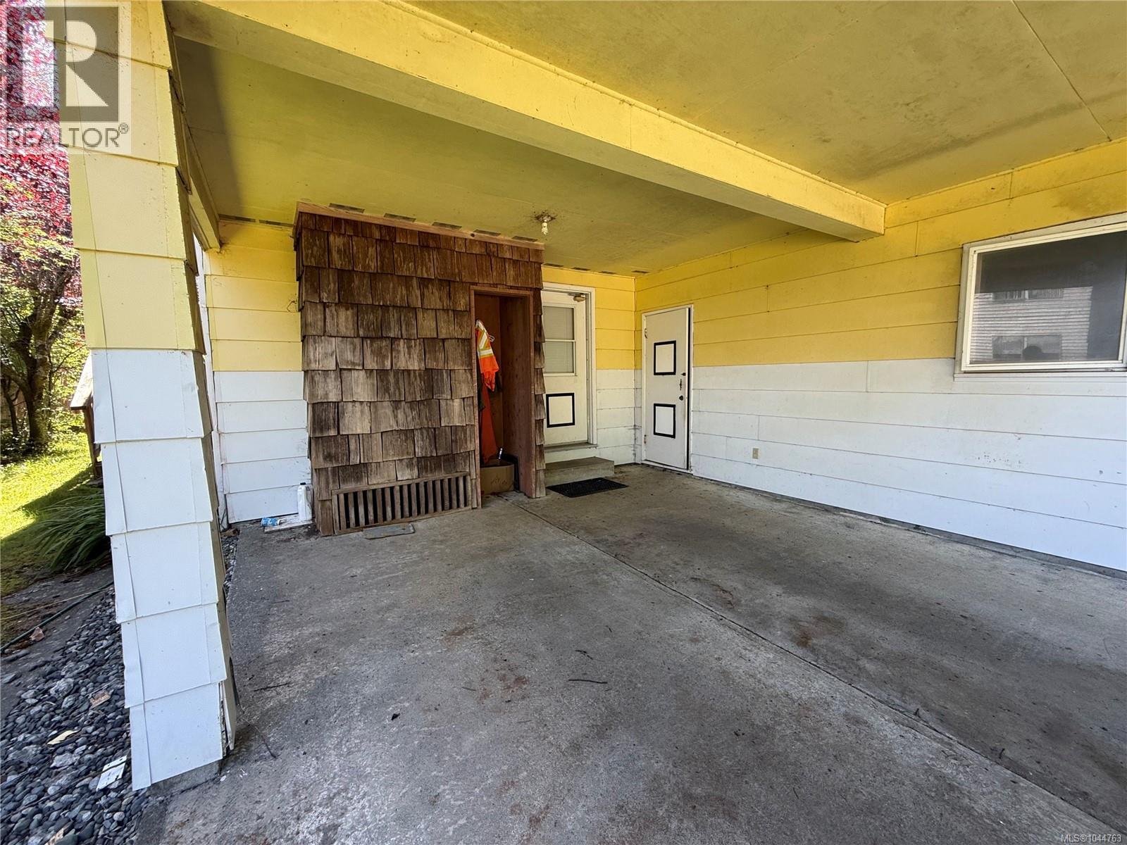 8845 Central St Property Photo 27