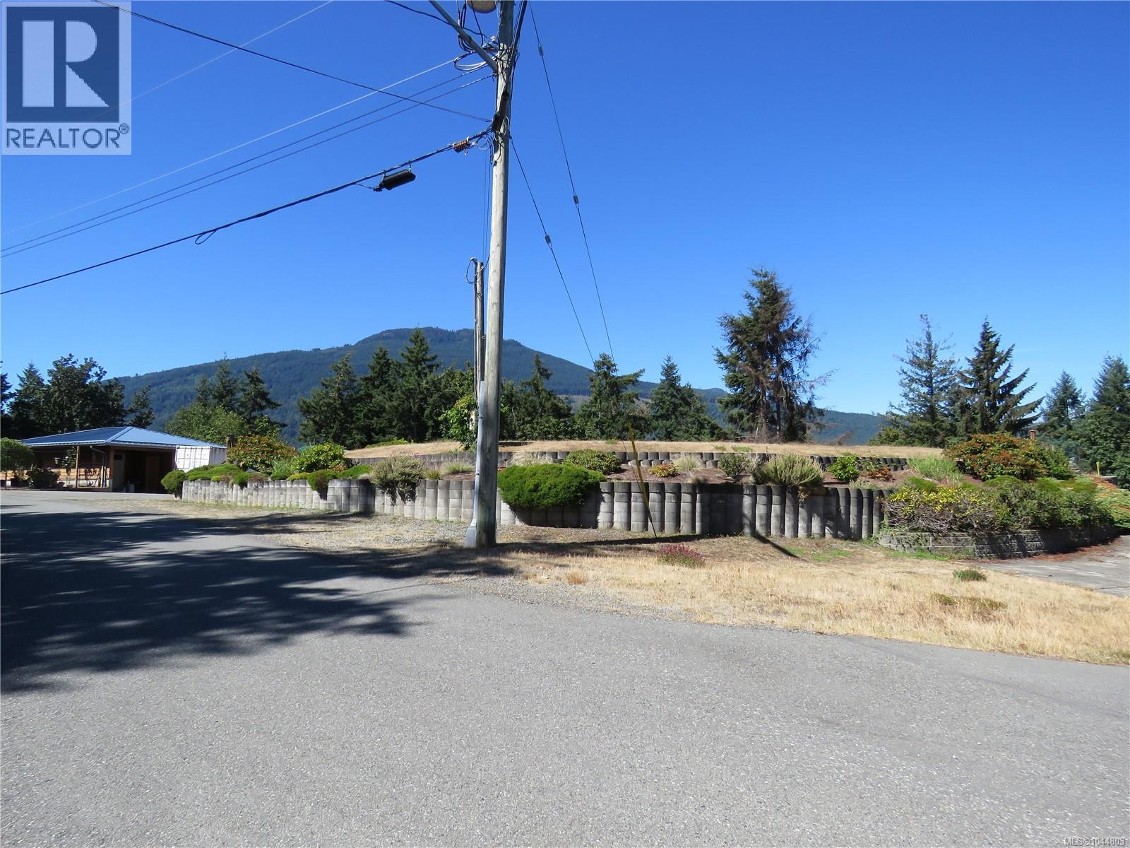 3799 Panorama Cres Property Photo 1