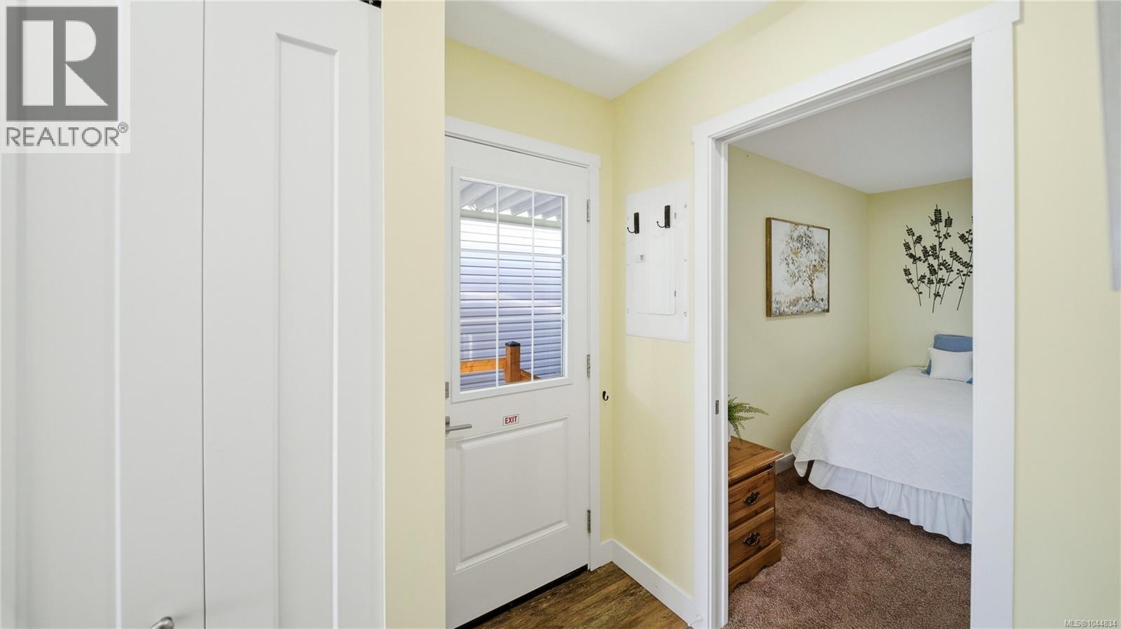 511 747 Old Place Rd Property Photo 9