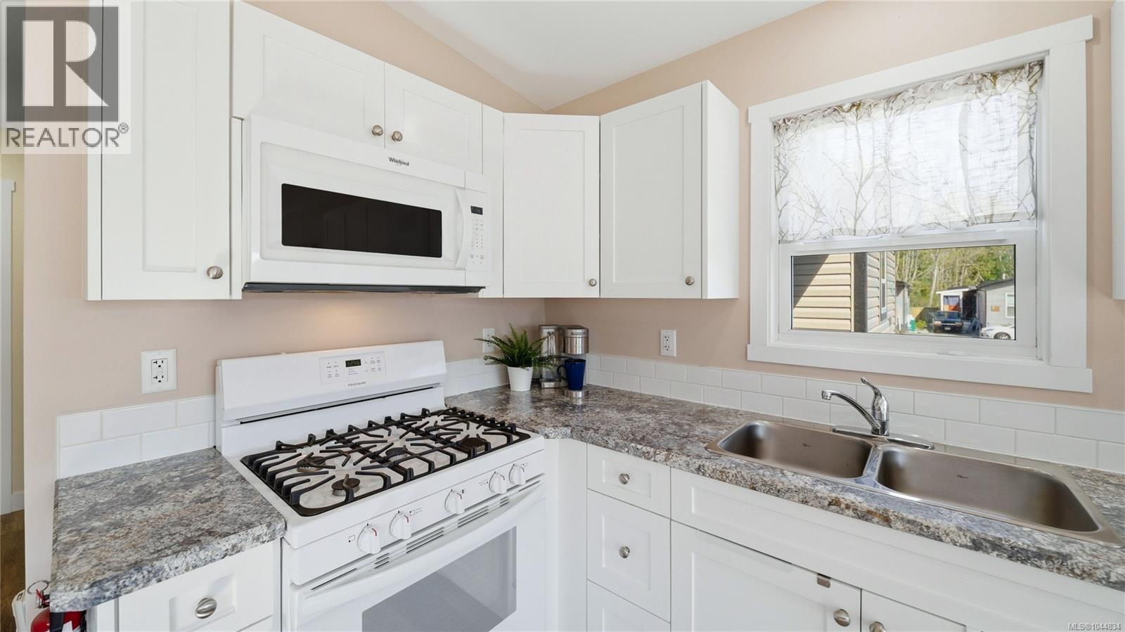 511 747 Old Place Rd Property Photo 16