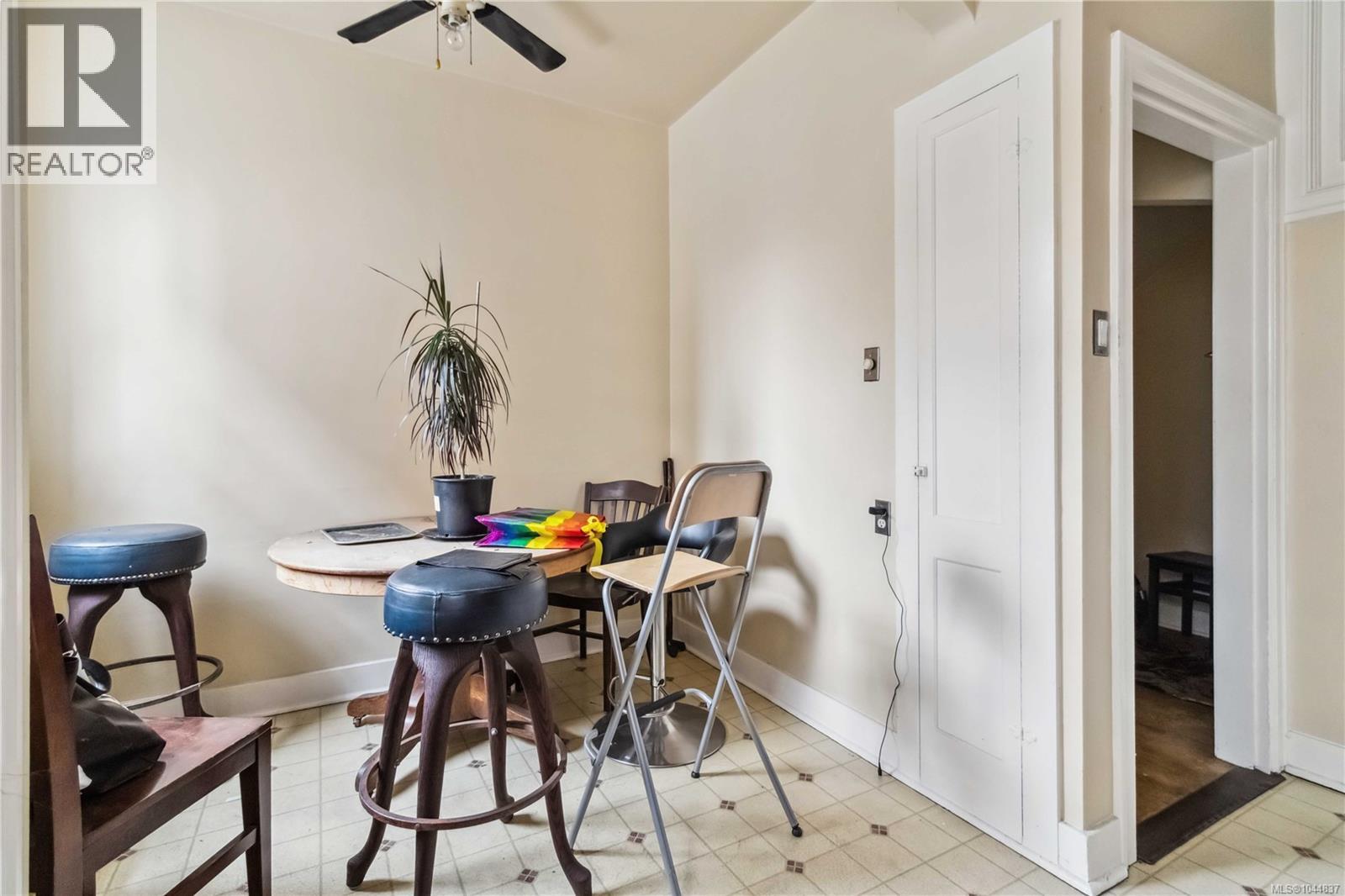 1612 Quadra St Property Photo 10