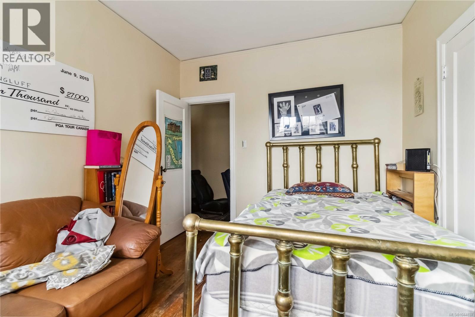 1612 Quadra St Property Photo 12