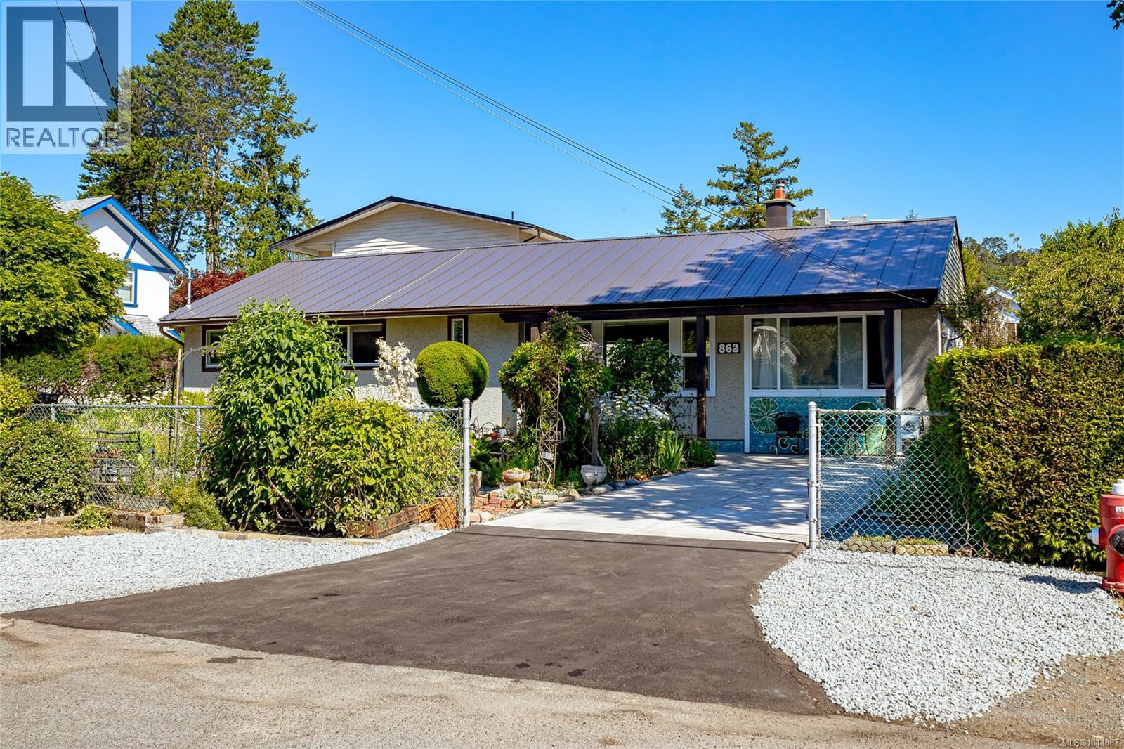 862 Canterbury Rd Property Photo 6
